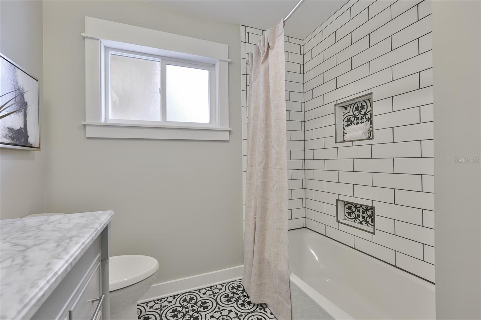 Image 28 of 35 For 4115 Bay Avenue