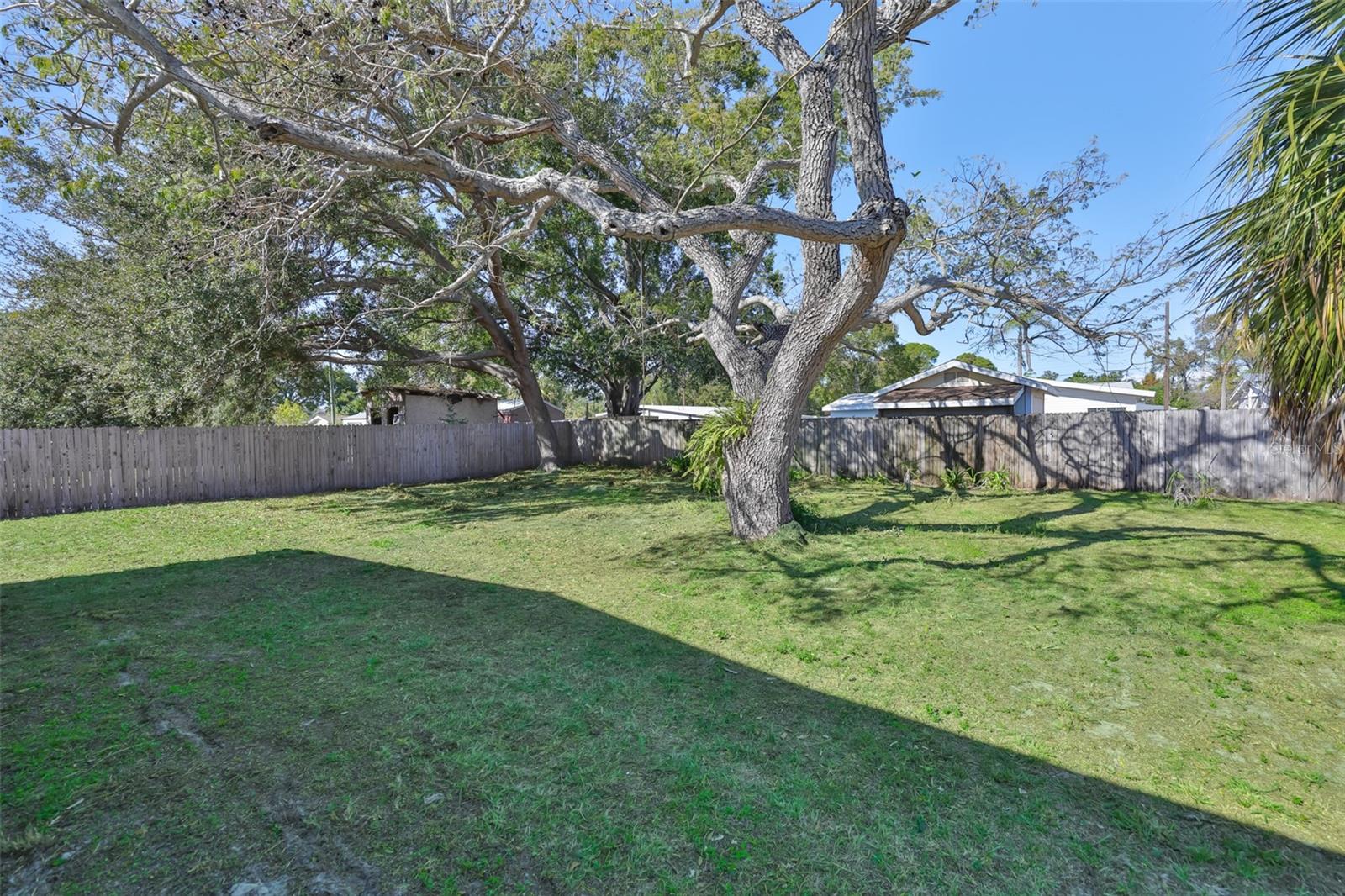 Image 32 of 35 For 4115 Bay Avenue