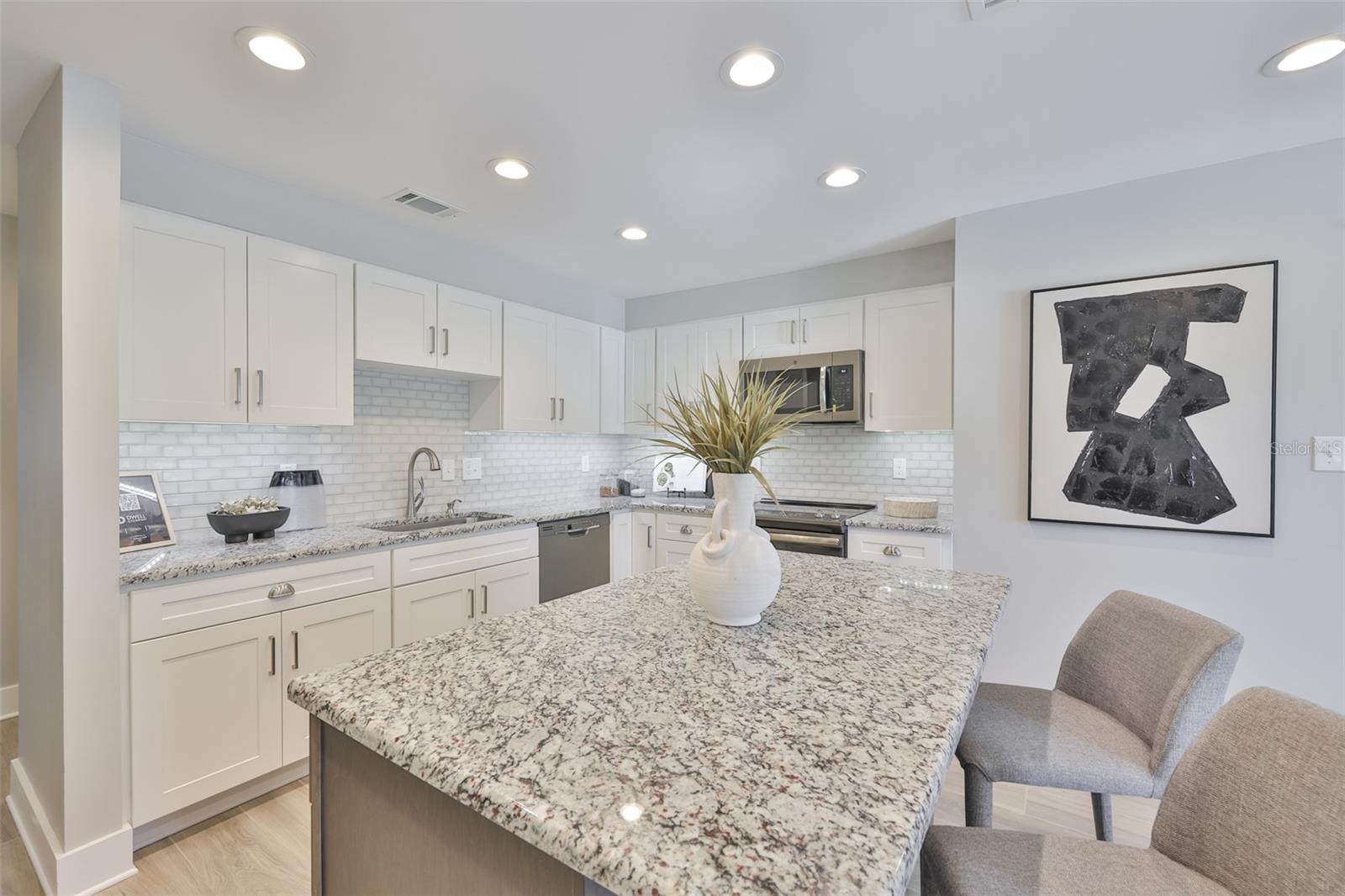 Image 7 of 35 For 4115 Bay Avenue