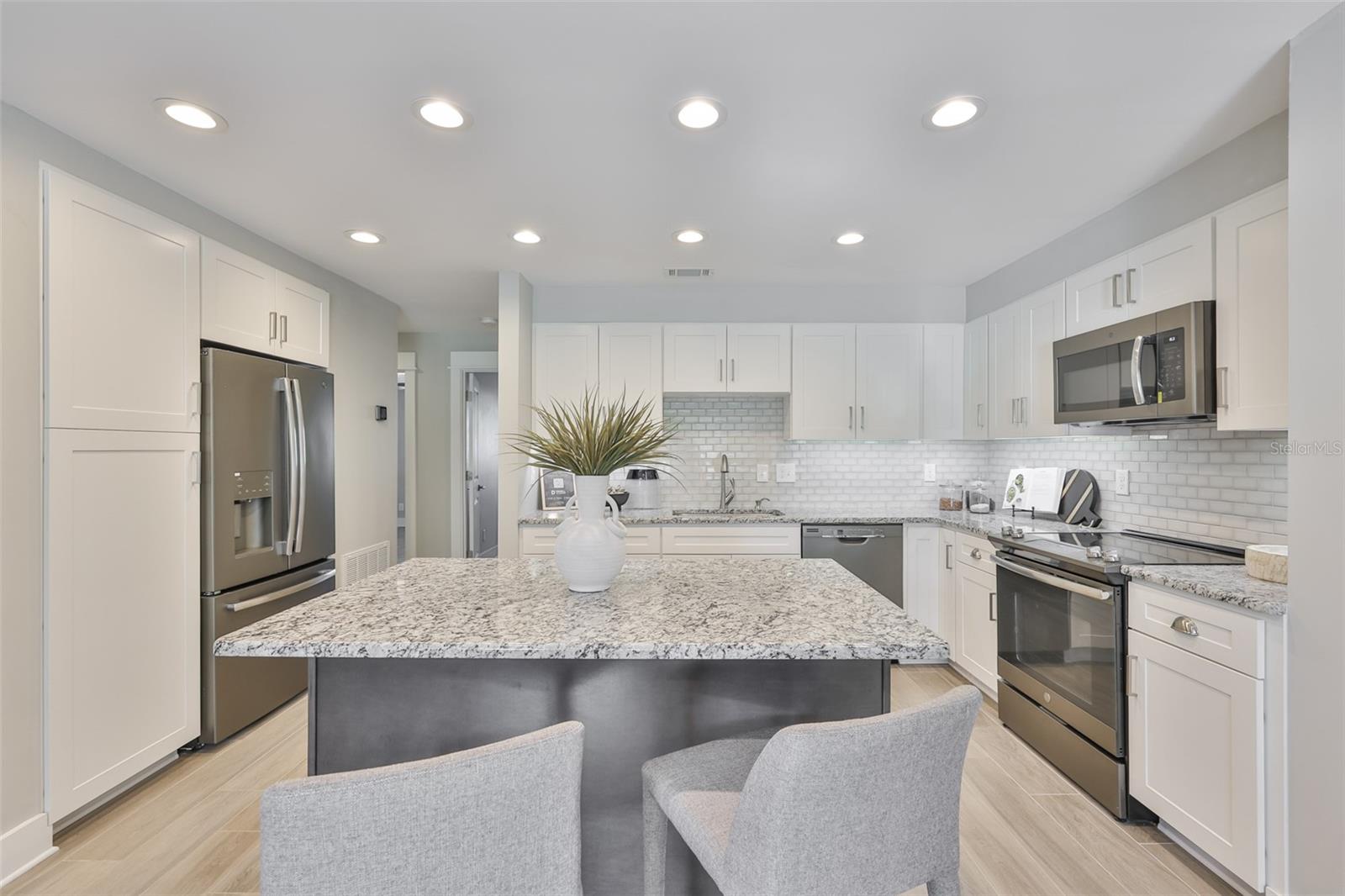 Image 9 of 35 For 4115 Bay Avenue