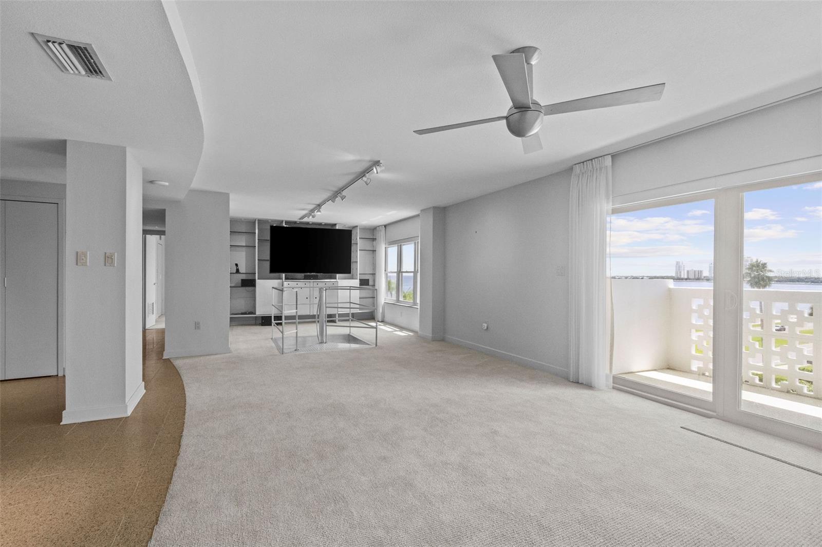 Image 10 of 22 For 2401 Bayshore Boulevard 410 & 510