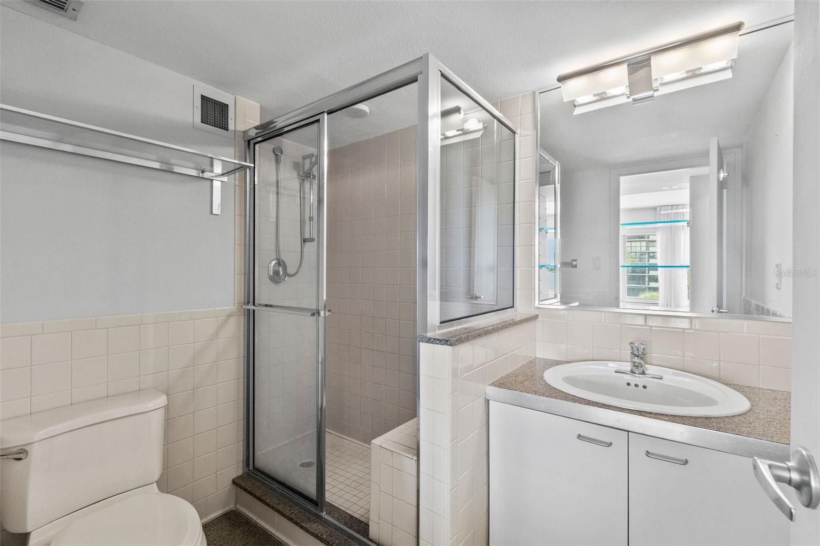 Image 14 of 22 For 2401 Bayshore Boulevard 410 & 510