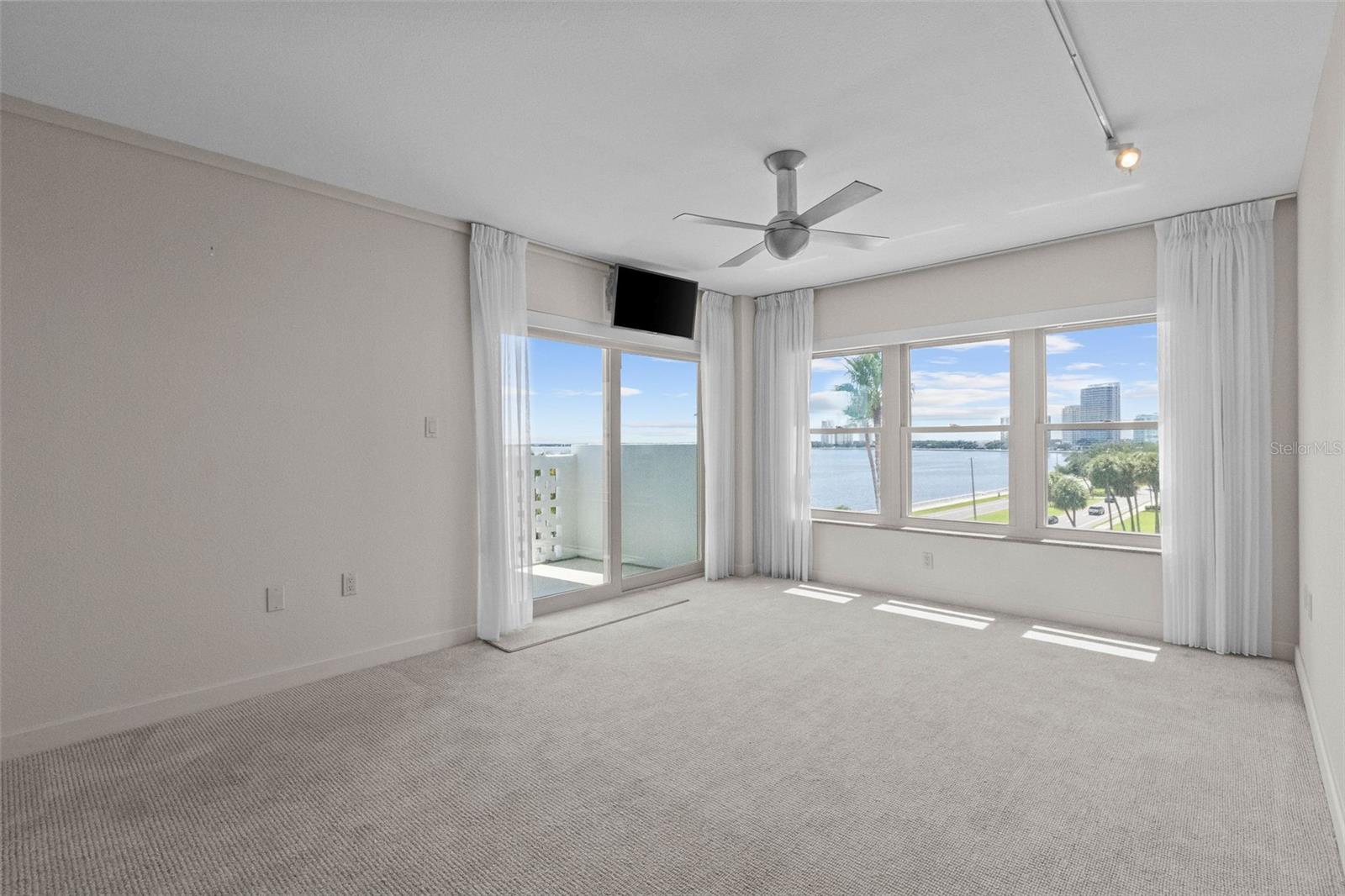 Image 15 of 22 For 2401 Bayshore Boulevard 410 & 510