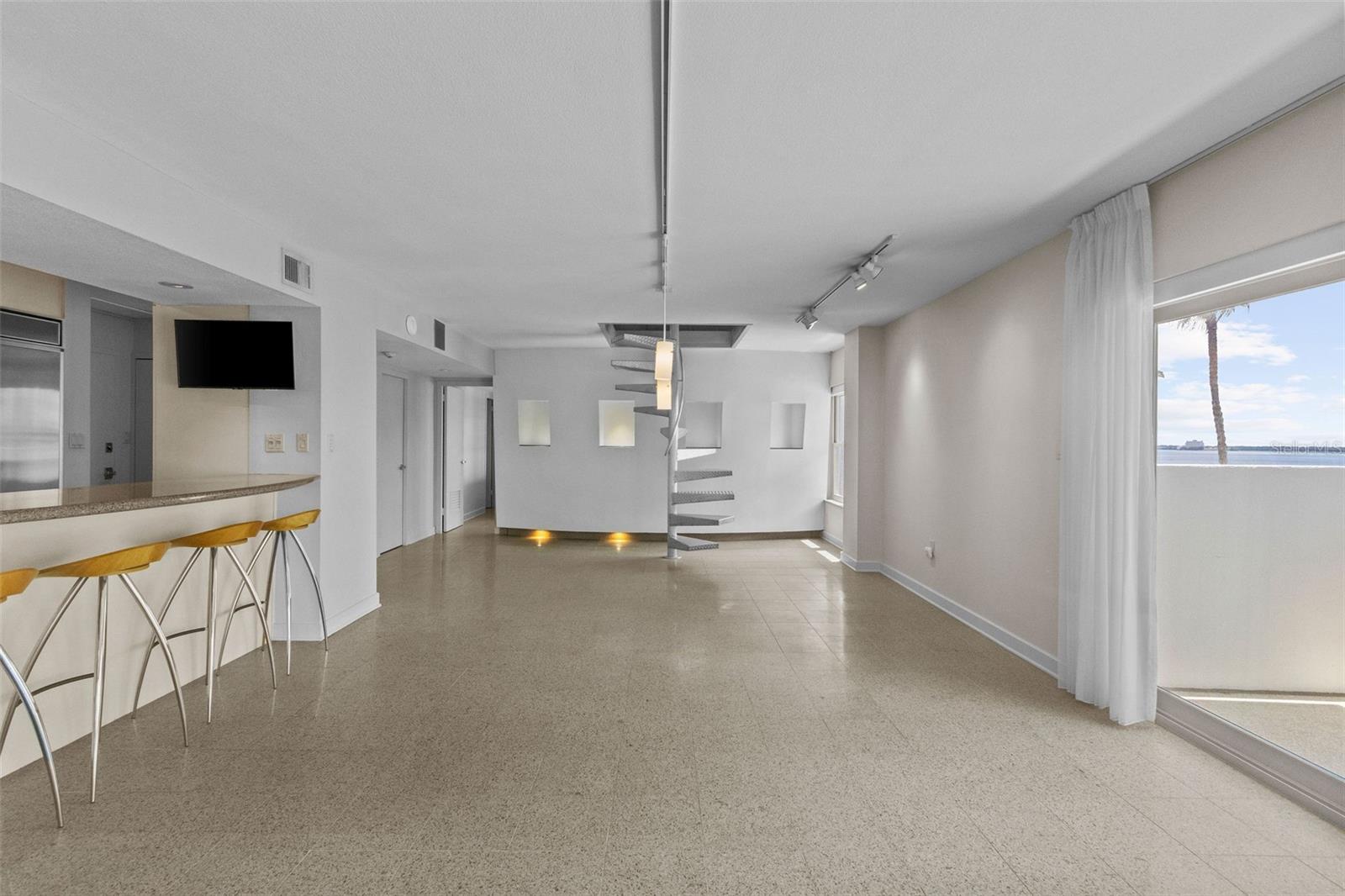 Image 6 of 22 For 2401 Bayshore Boulevard 410 & 510