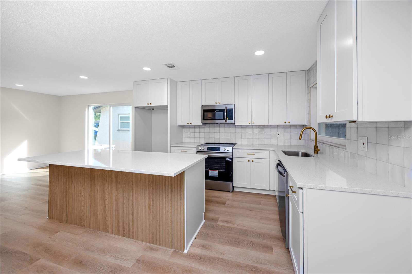 Image 4 of 32 For 8808 90th Way N