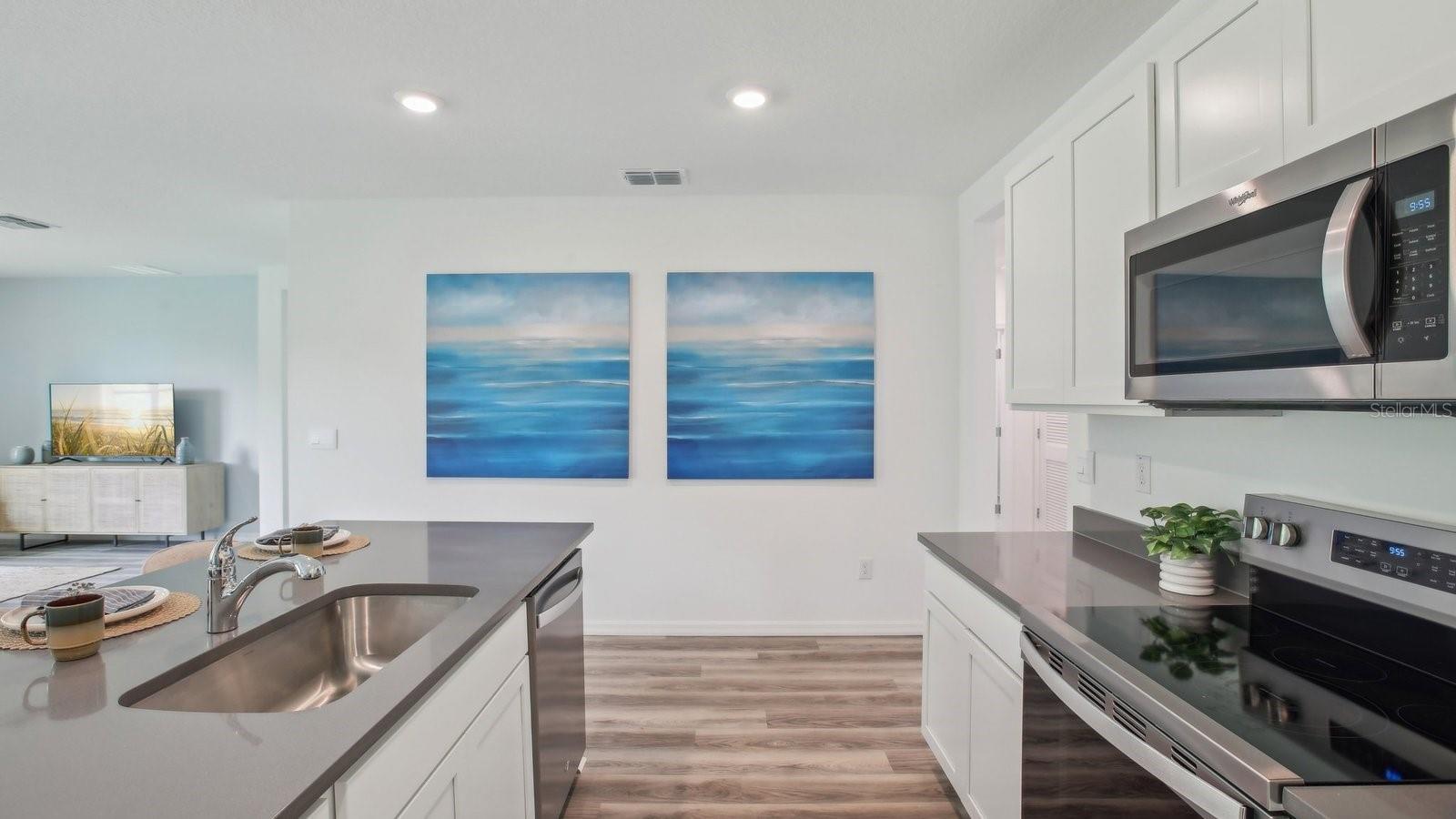 Listing photo id 9 for 1632 Sourwood Drive