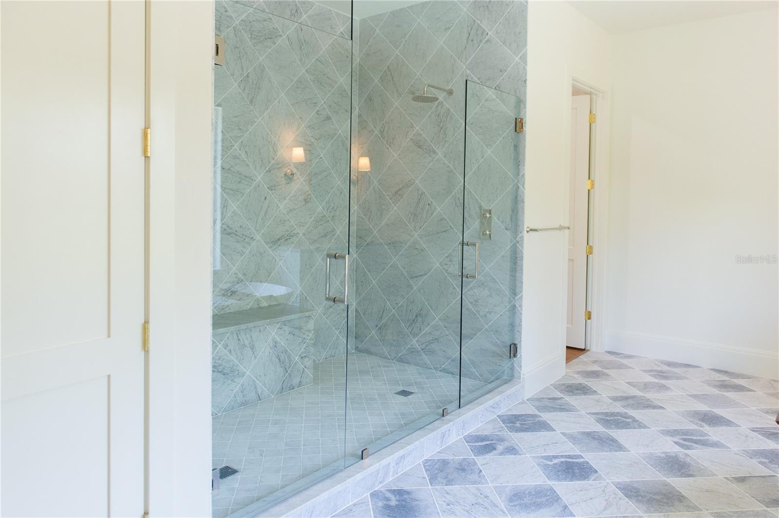 Image 23 of 58 For 4614 Tennyson