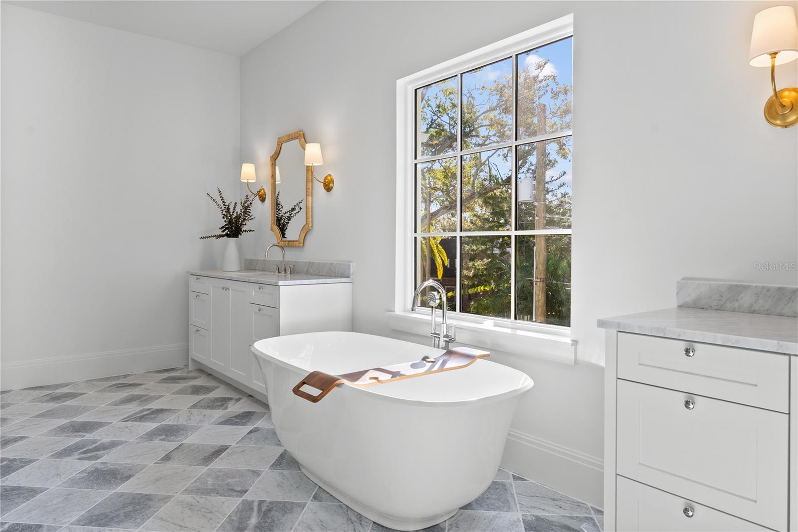 Image 24 of 58 For 4614 Tennyson