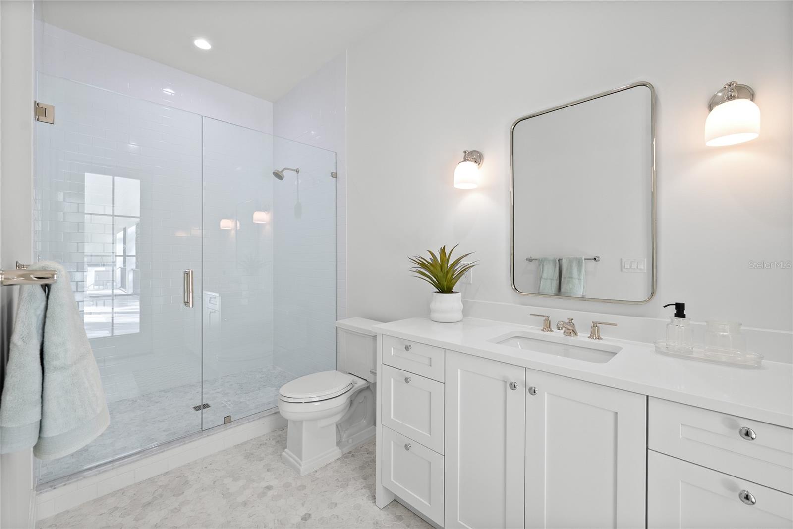 Image 33 of 58 For 4614 Tennyson