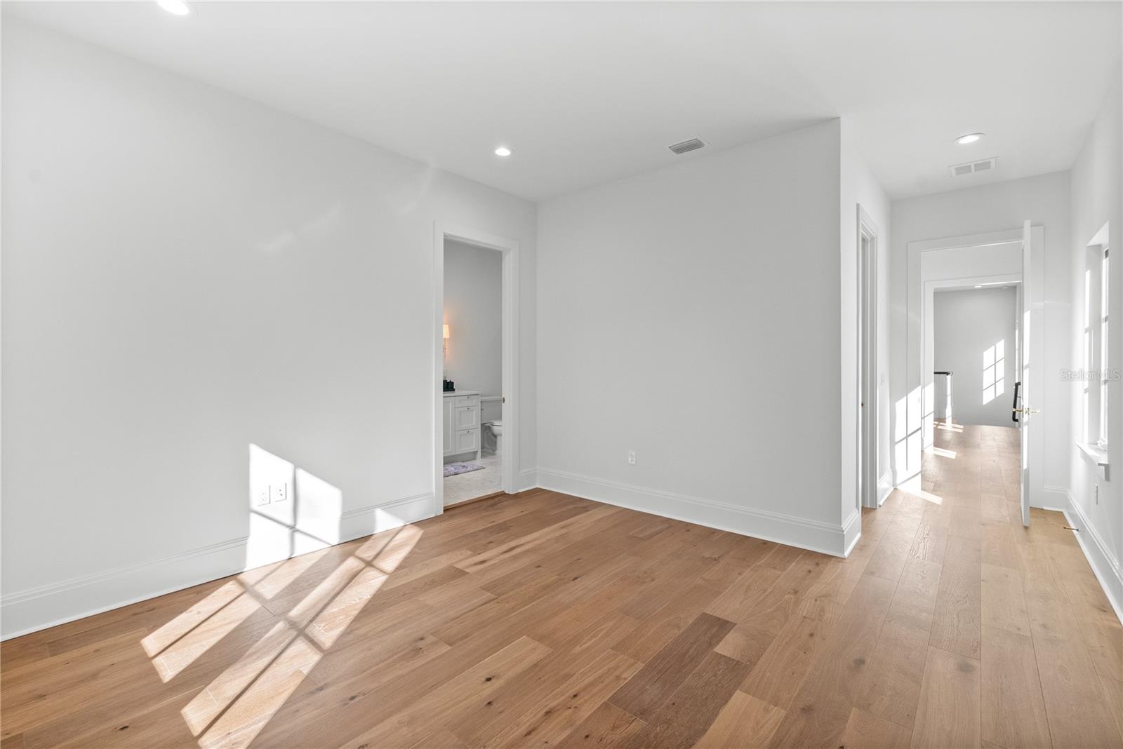 Image 35 of 58 For 4614 Tennyson