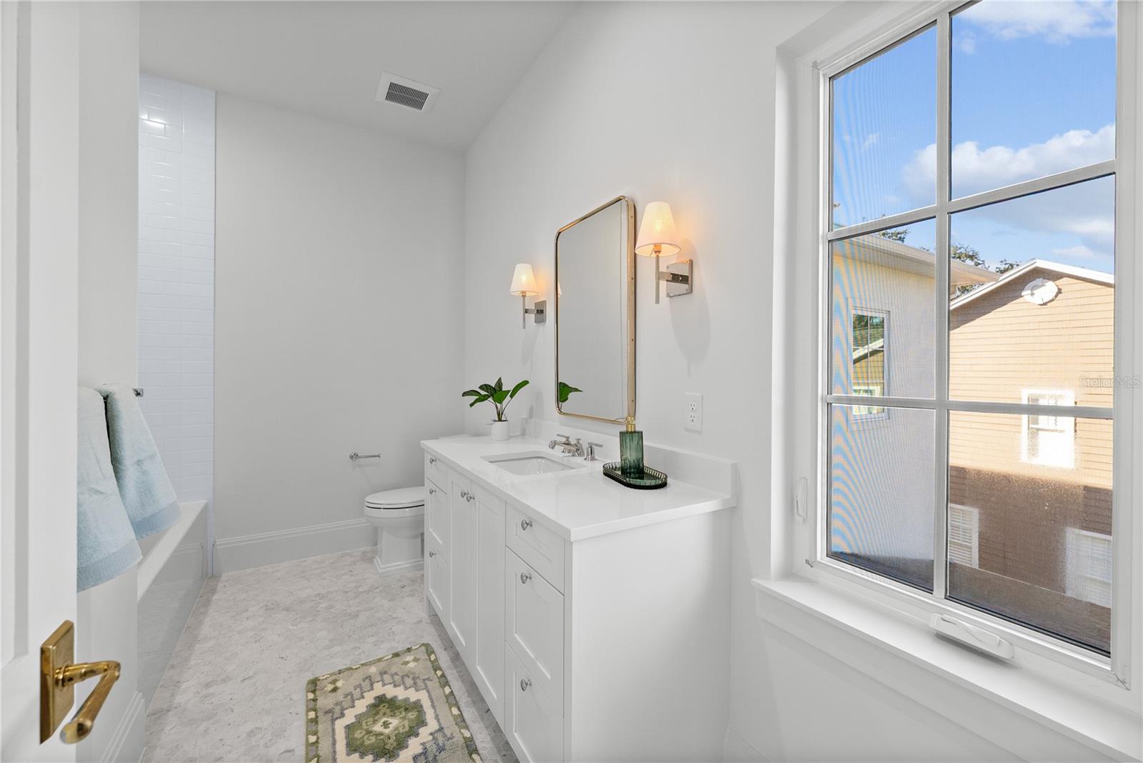 Image 36 of 58 For 4614 Tennyson