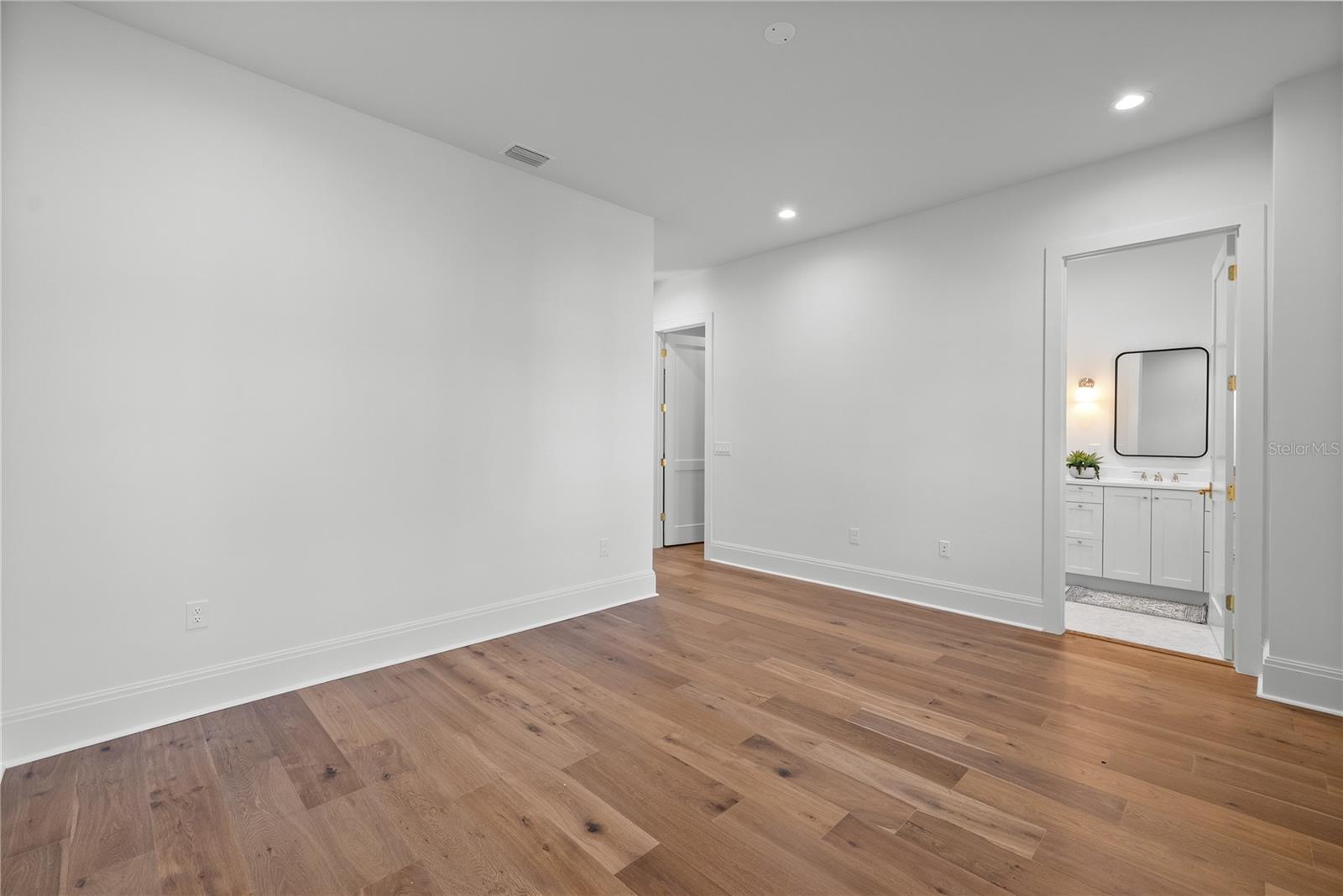 Image 39 of 58 For 4614 Tennyson