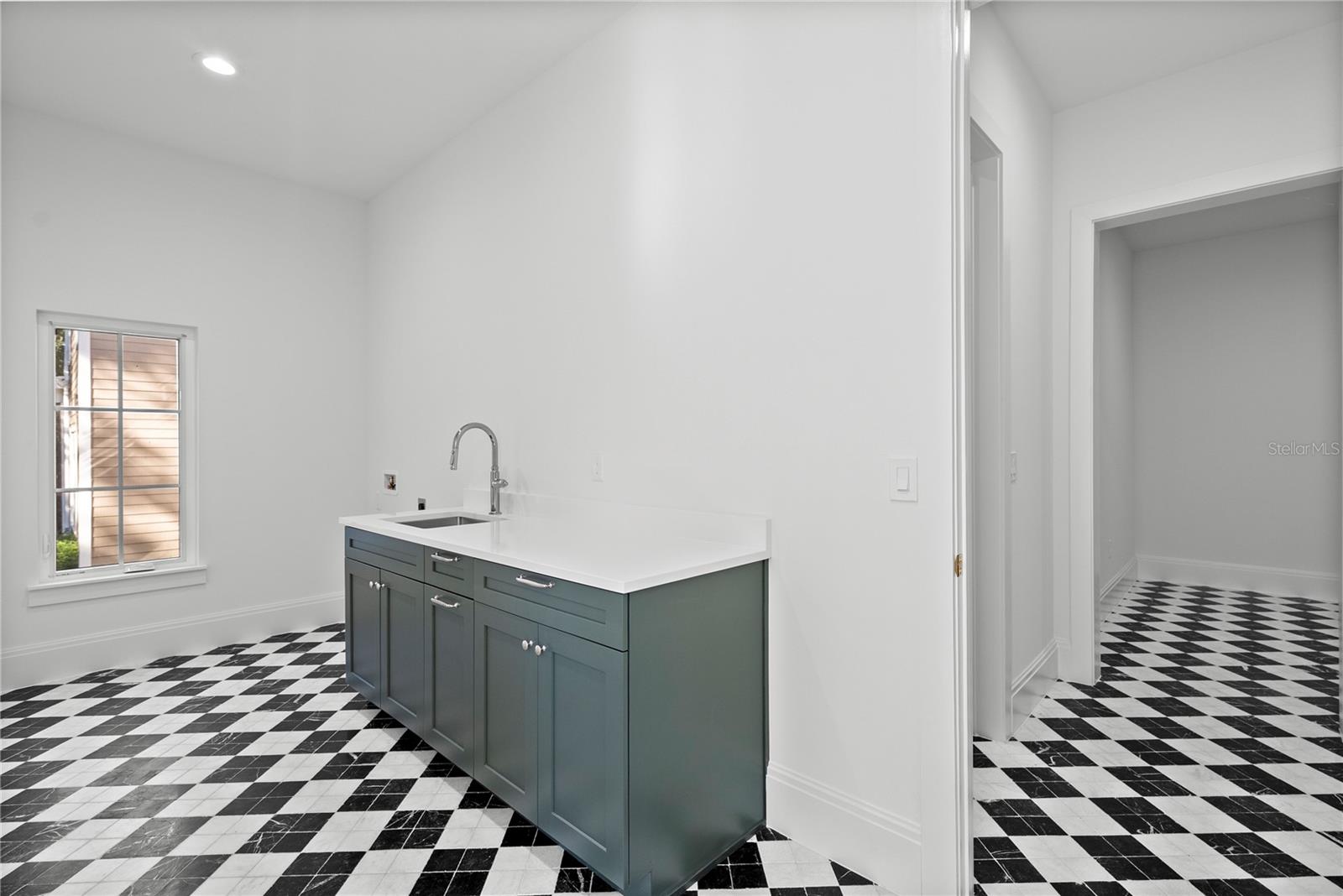 Image 45 of 58 For 4614 Tennyson