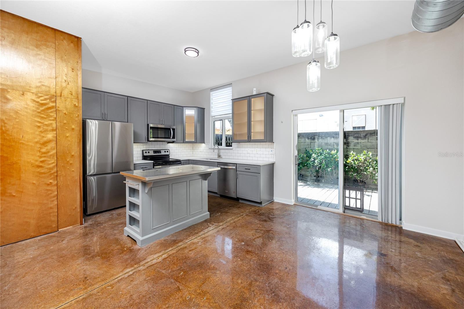 Image 11 of 34 For 851 3rd Ave N