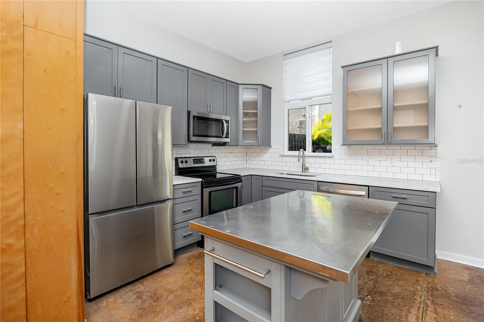 Image 12 of 34 For 851 3rd Ave N