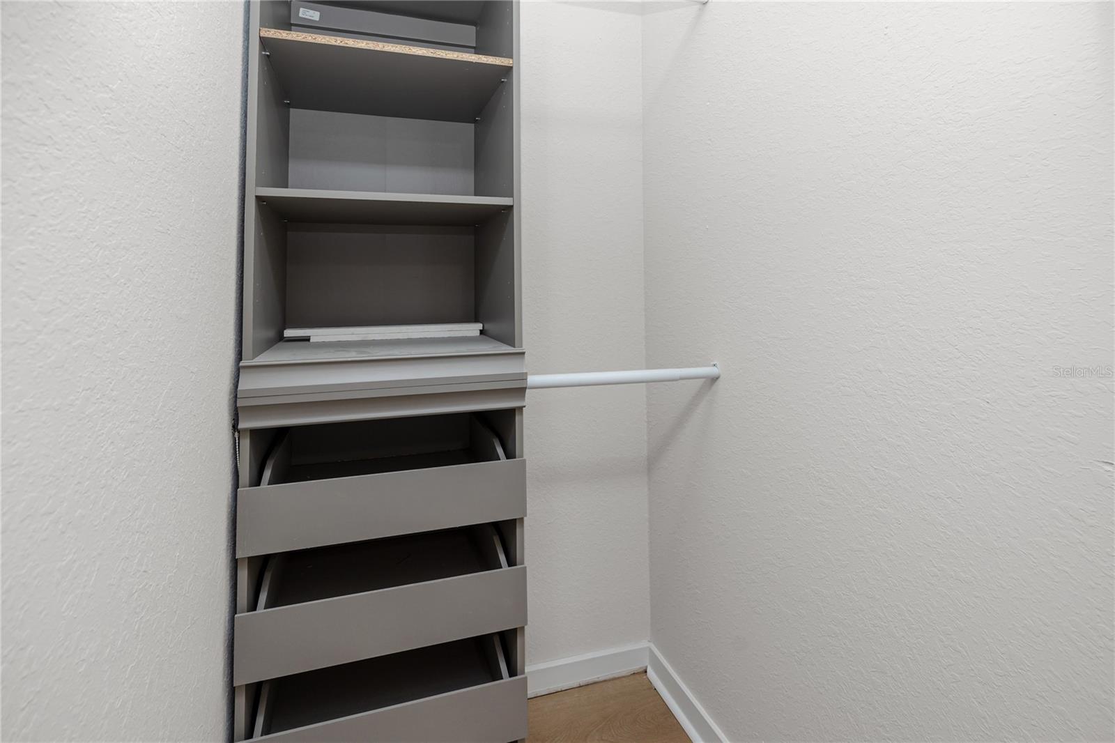 Image 22 of 34 For 851 3rd Ave N