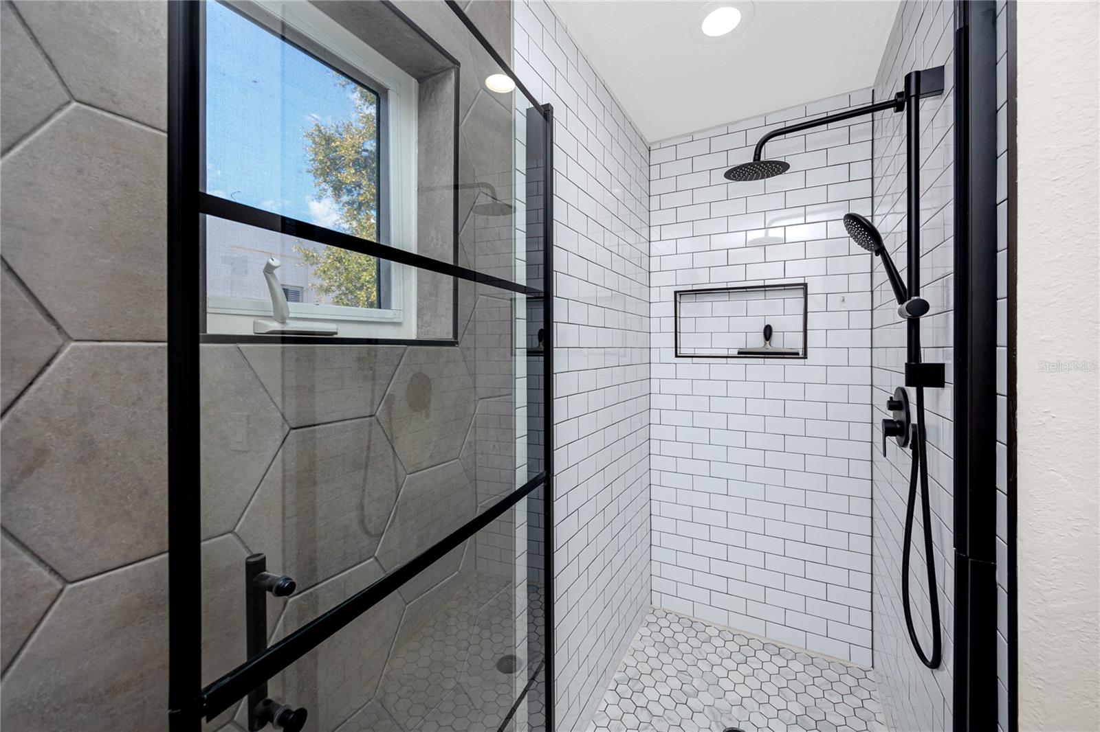 Image 24 of 34 For 851 3rd Ave N