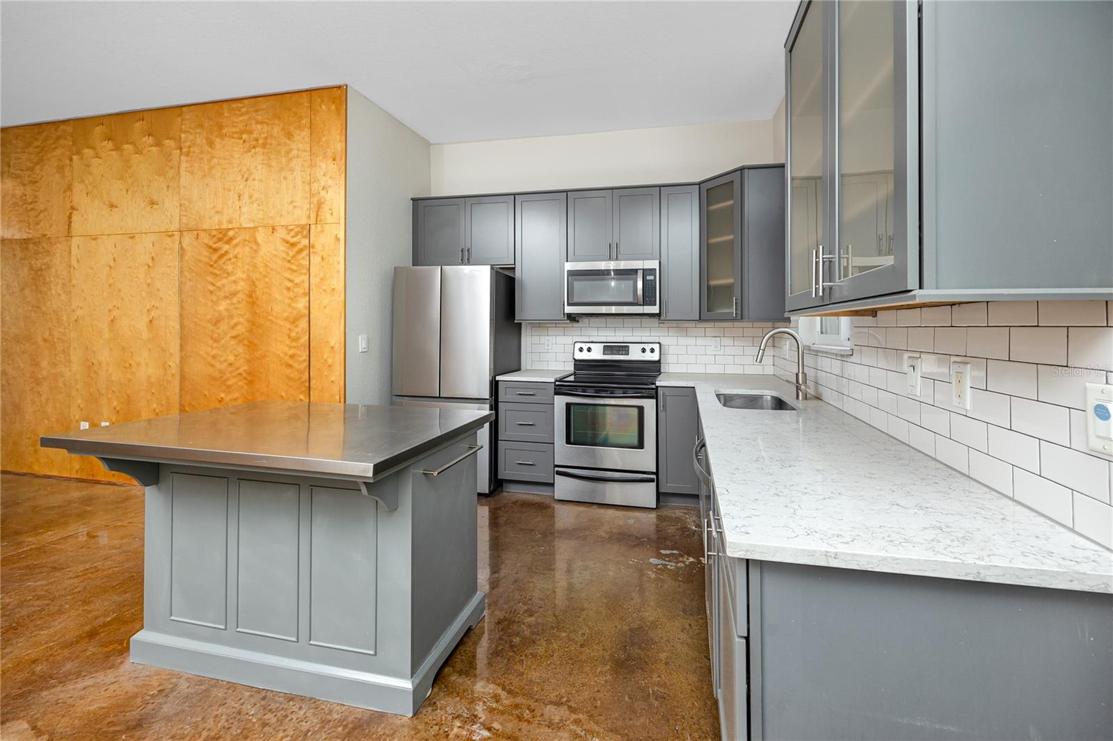 Image 5 of 34 For 851 3rd Ave N