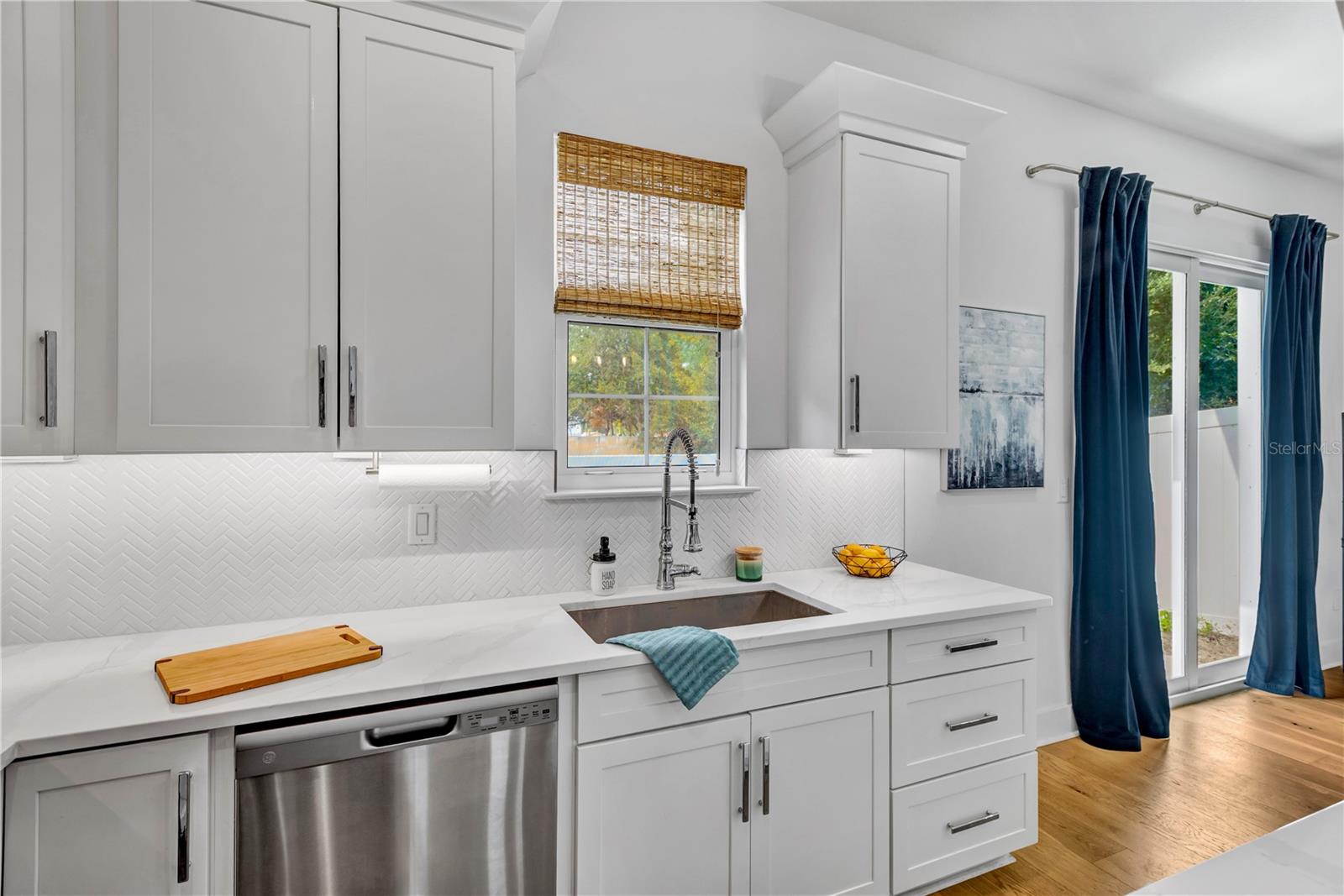 Image 13 of 26 For 3722 Mango Avenue 7