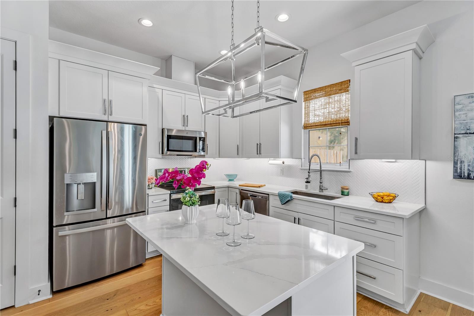 Image 2 of 26 For 3722 Mango Avenue 7