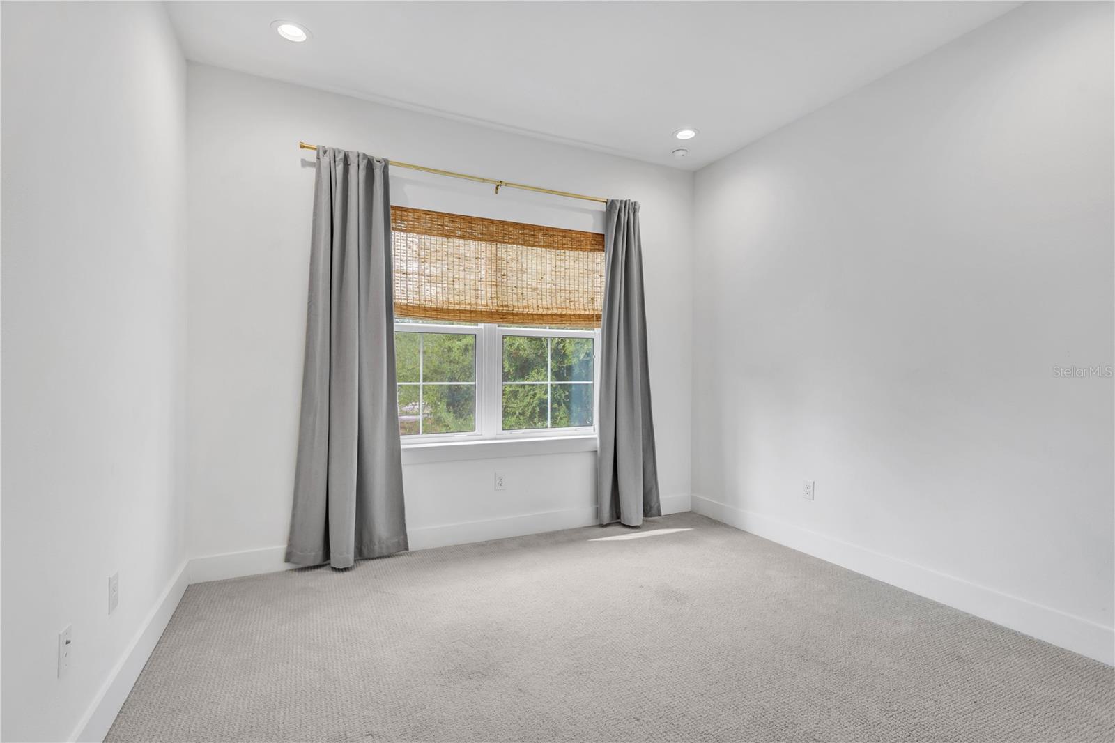 Image 20 of 26 For 3722 Mango Avenue 7