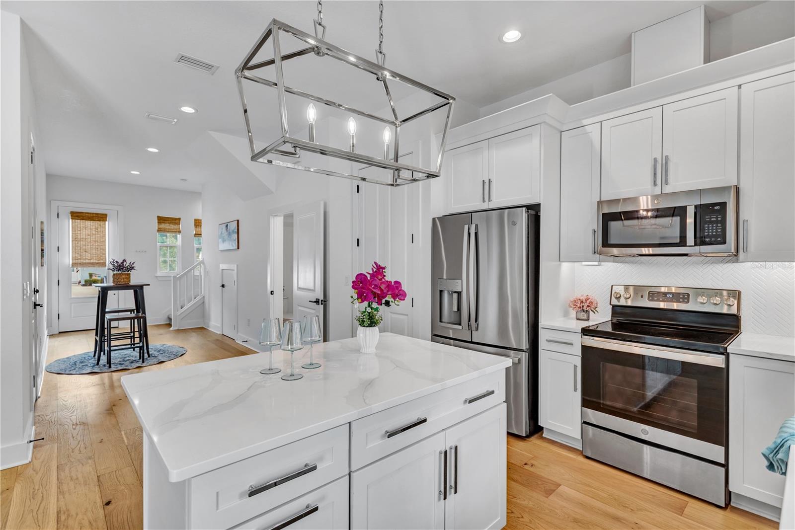 Image 3 of 26 For 3722 Mango Avenue 7