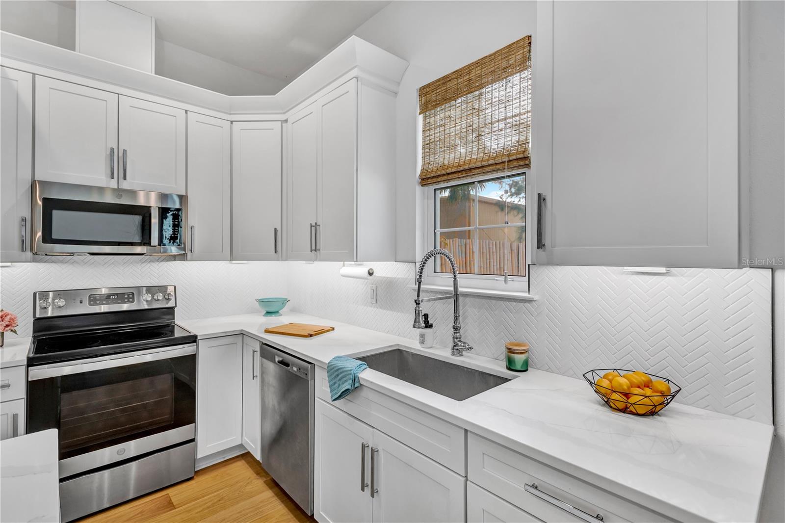 Image 6 of 26 For 3722 Mango Avenue 7