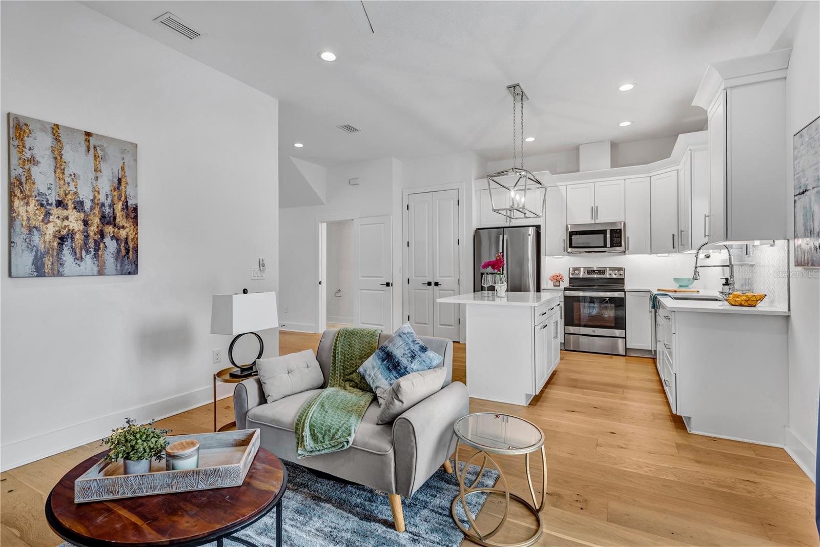 Image 7 of 26 For 3722 Mango Avenue 7