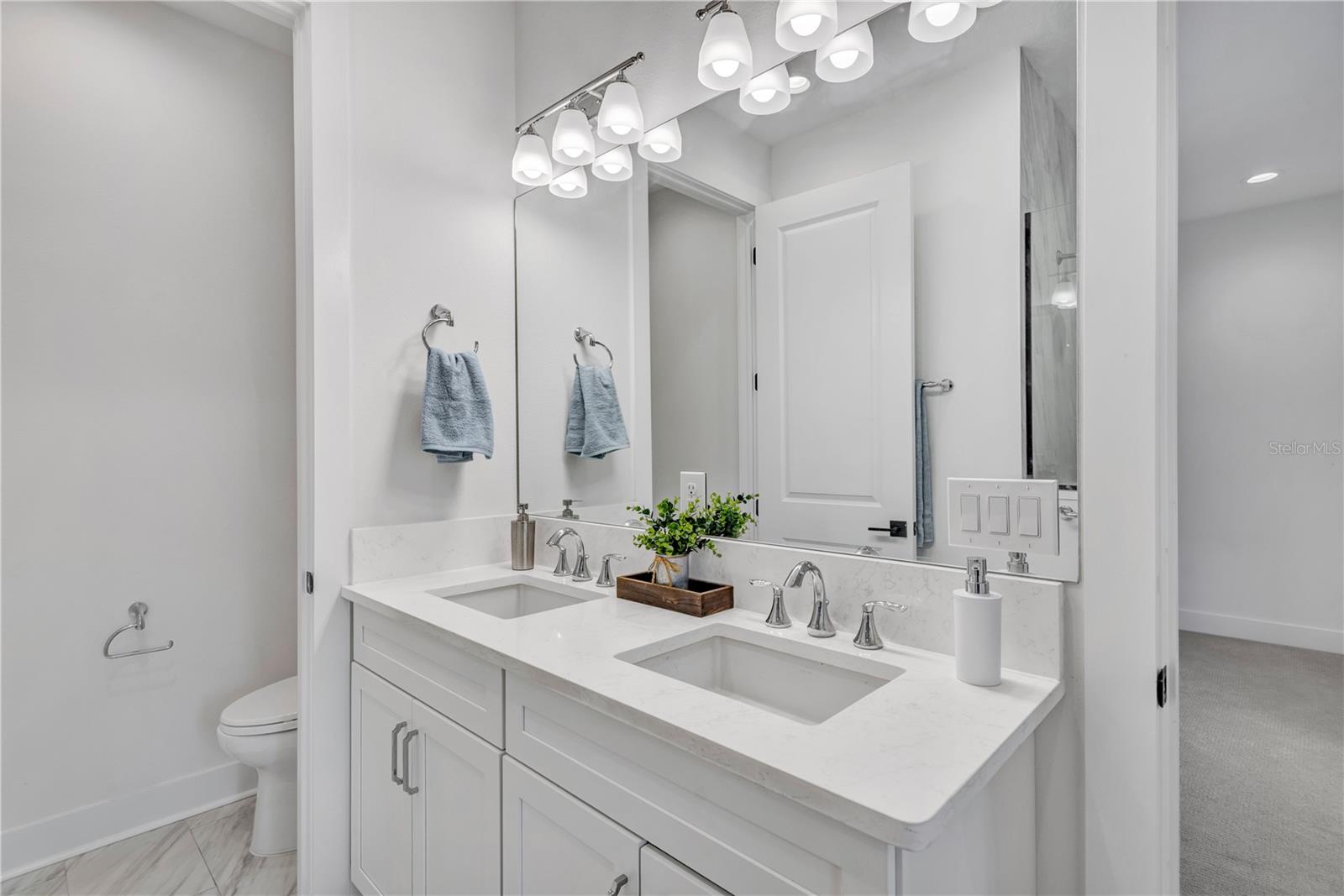 Image 9 of 26 For 3722 Mango Avenue 7