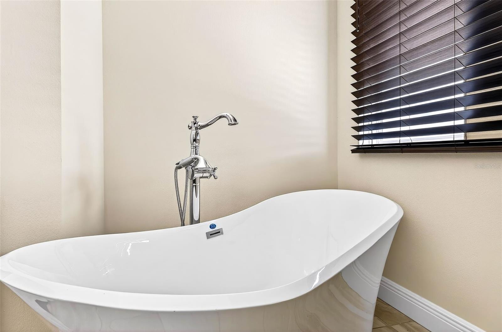 Image 23 of 40 For 3532 Shell Point Road