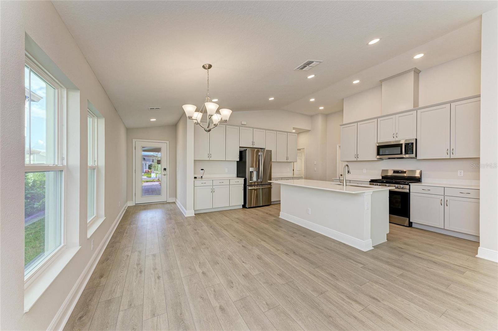 Image 16 of 28 For 12374 Oak Hill Way