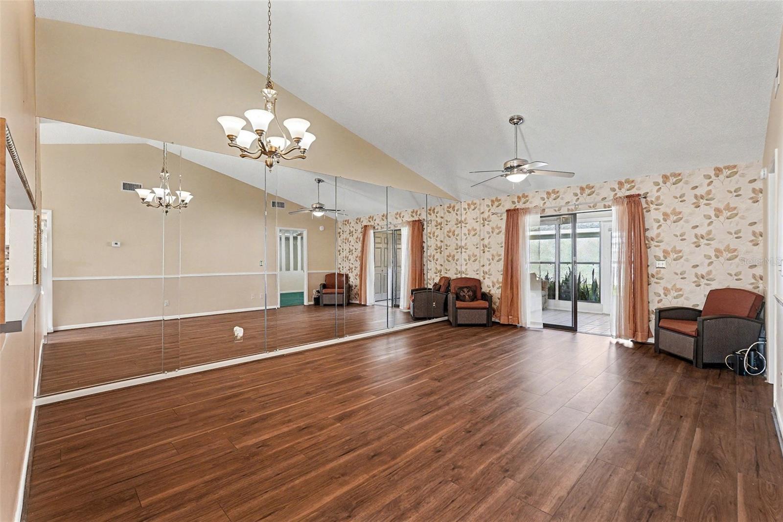 Image 6 of 28 For 38345 Cottonwood Place 38345