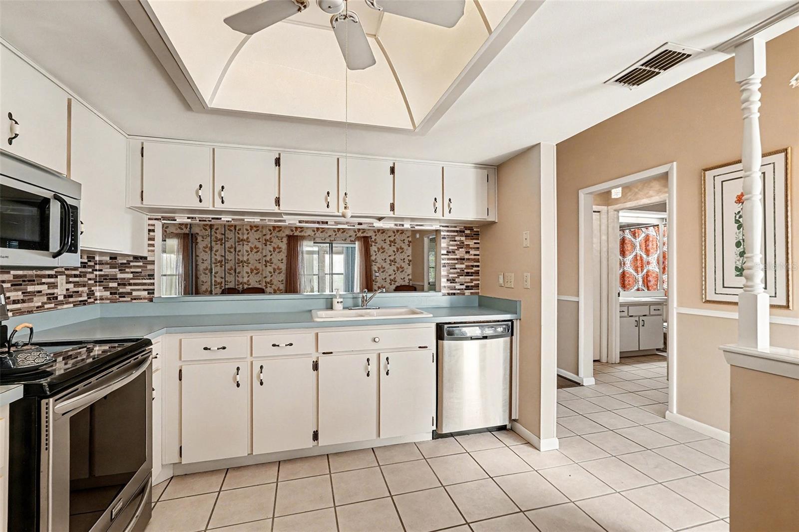 Image 7 of 28 For 38345 Cottonwood Place 38345