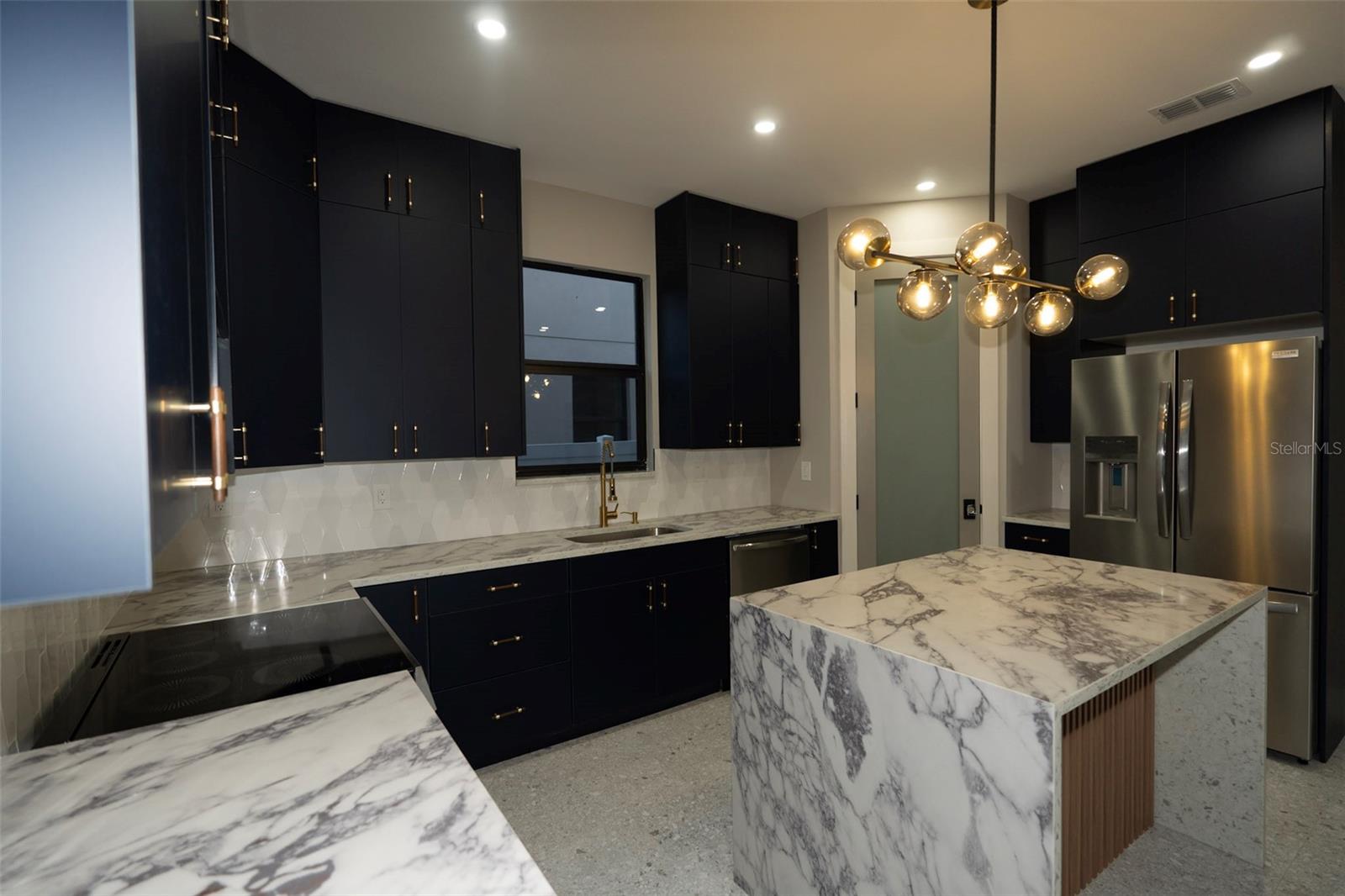 Image 19 of 45 For 7621 Amherst Street