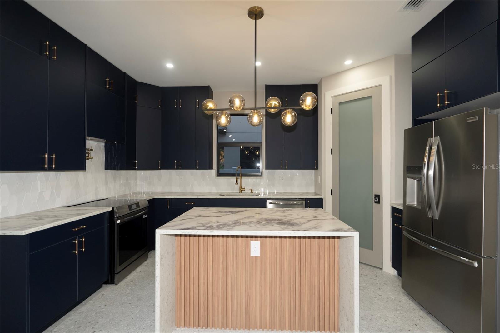 Image 21 of 45 For 7621 Amherst Street