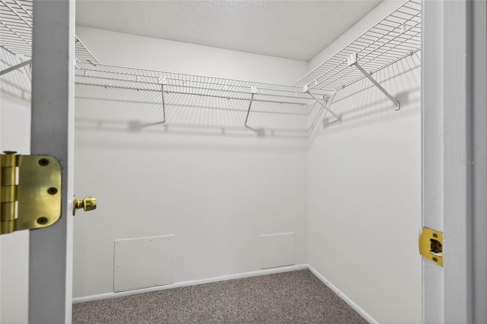 Image 18 of 24 For 219 Palmetto Court 219