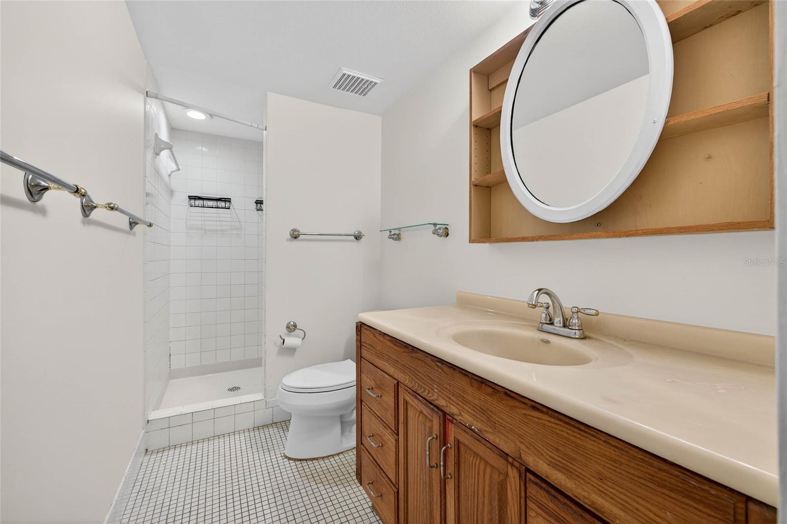 Image 19 of 24 For 219 Palmetto Court 219