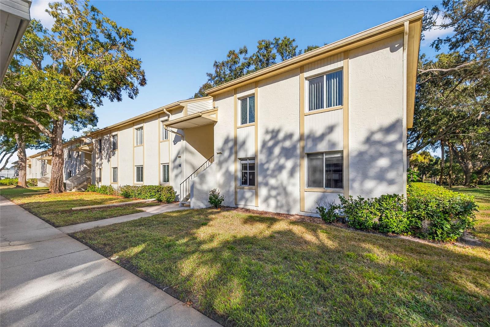 Image 2 of 24 For 219 Palmetto Court 219