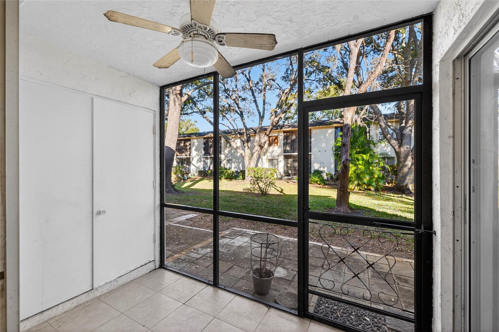 Image 21 of 24 For 219 Palmetto Court 219