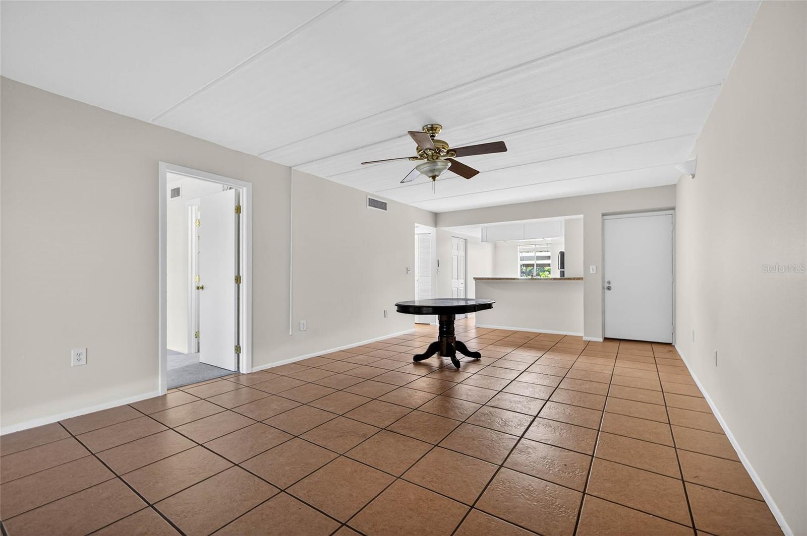 Image 8 of 24 For 219 Palmetto Court 219