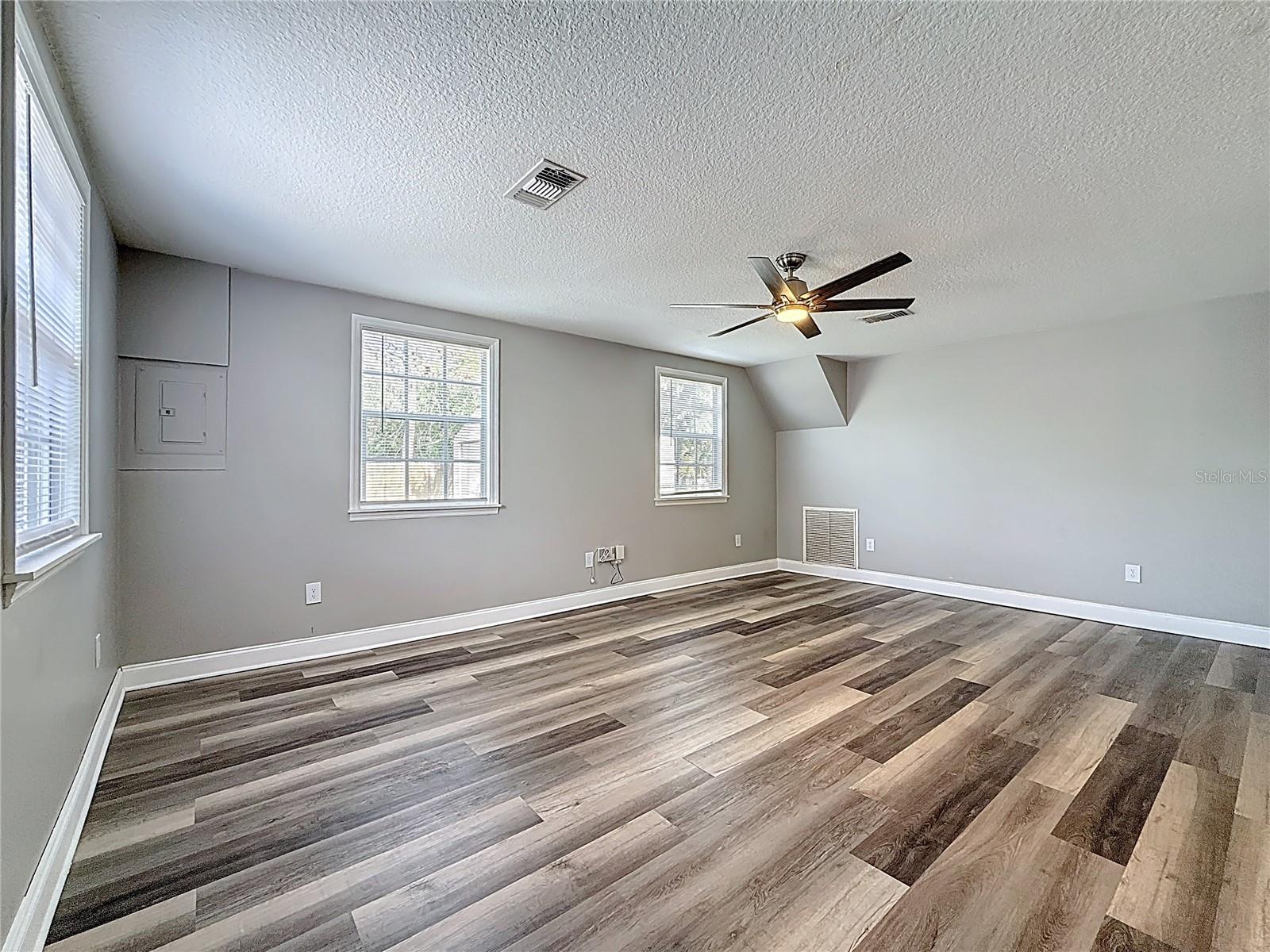 Image 12 of 76 For 1125 Michigan Drive N