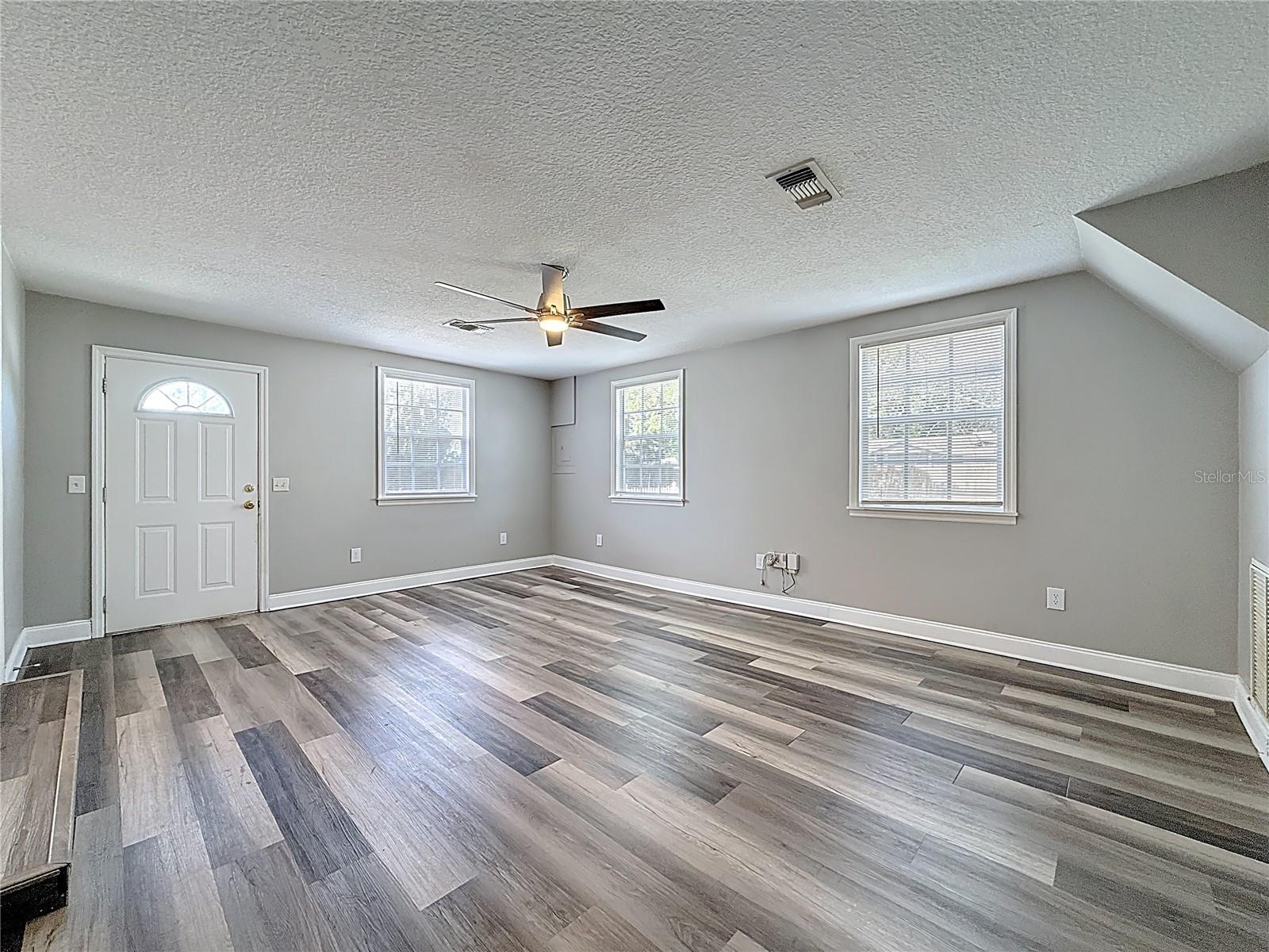 Image 15 of 76 For 1125 Michigan Drive N