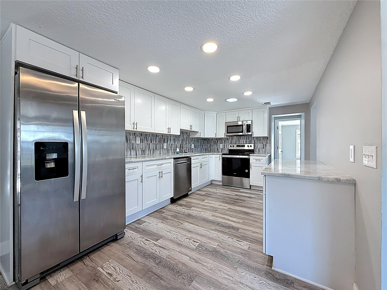 Image 17 of 76 For 1125 Michigan Drive N