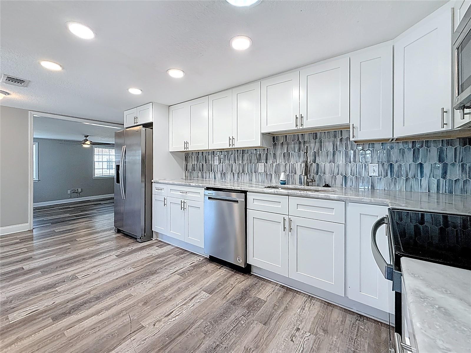 Image 22 of 76 For 1125 Michigan Drive N