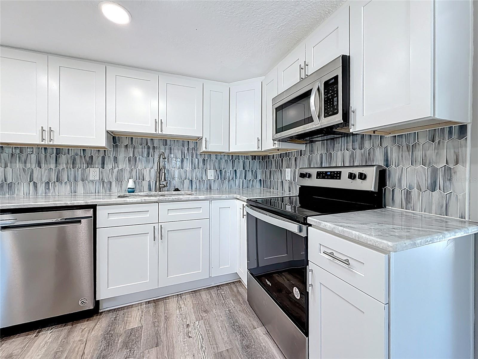 Image 23 of 76 For 1125 Michigan Drive N