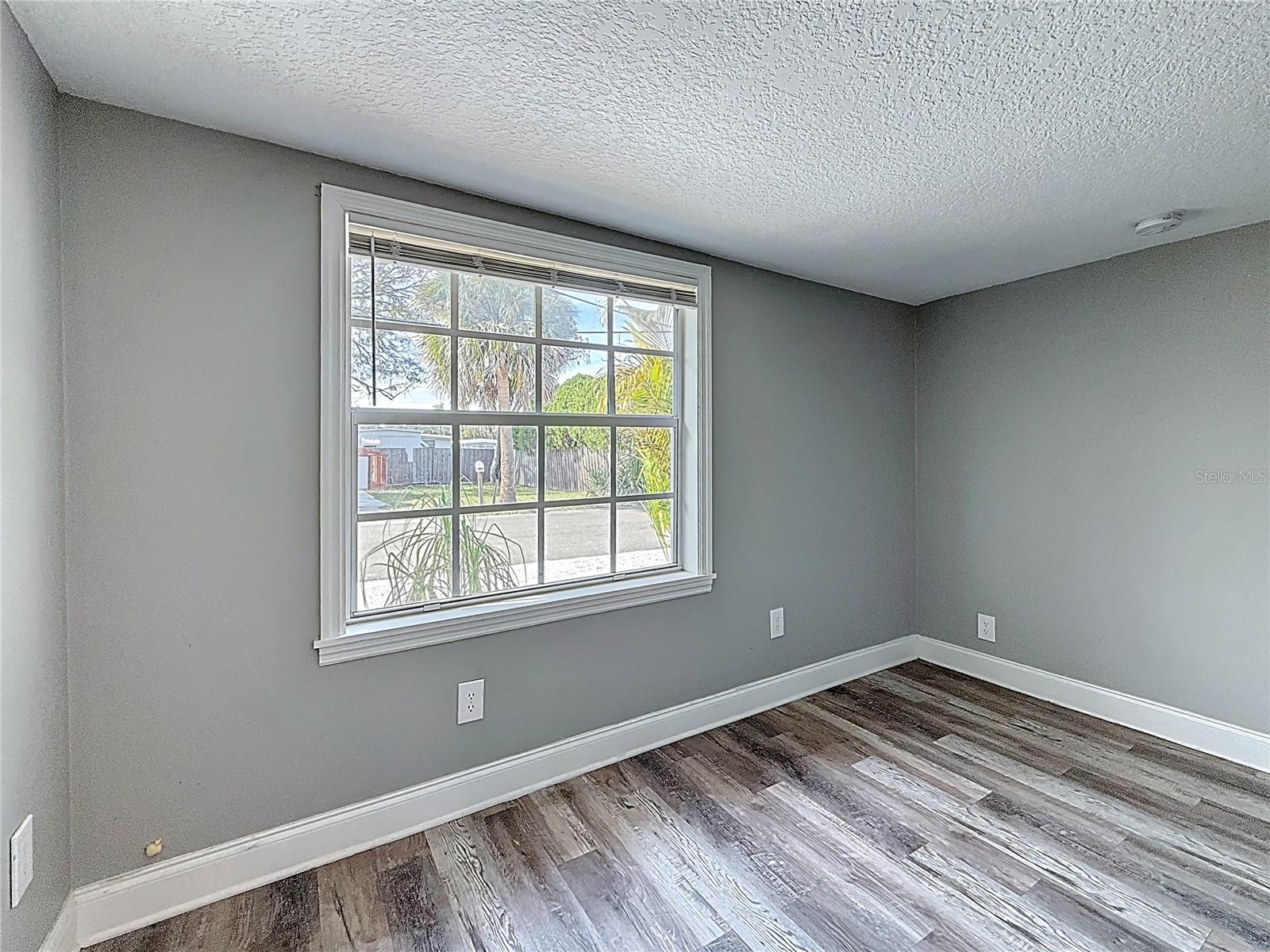 Image 27 of 76 For 1125 Michigan Drive N