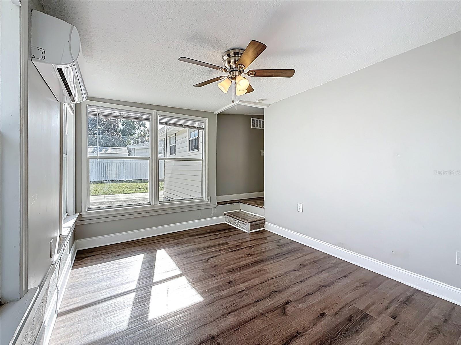 Image 32 of 76 For 1125 Michigan Drive N