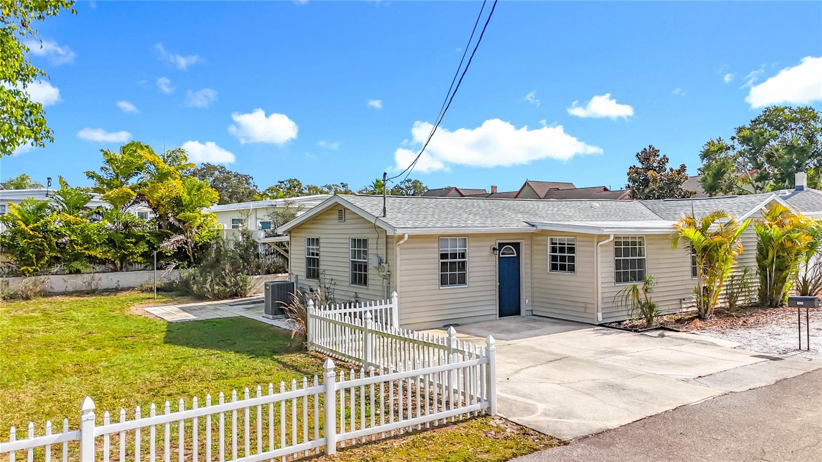 Image 4 of 76 For 1125 Michigan Drive N