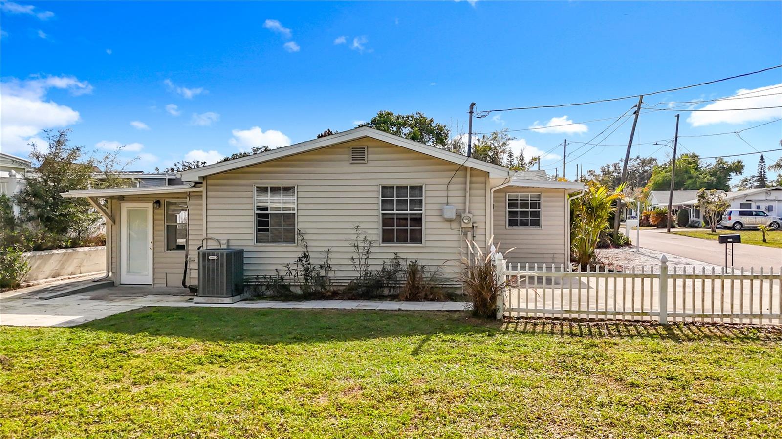 Image 63 of 76 For 1125 Michigan Drive N