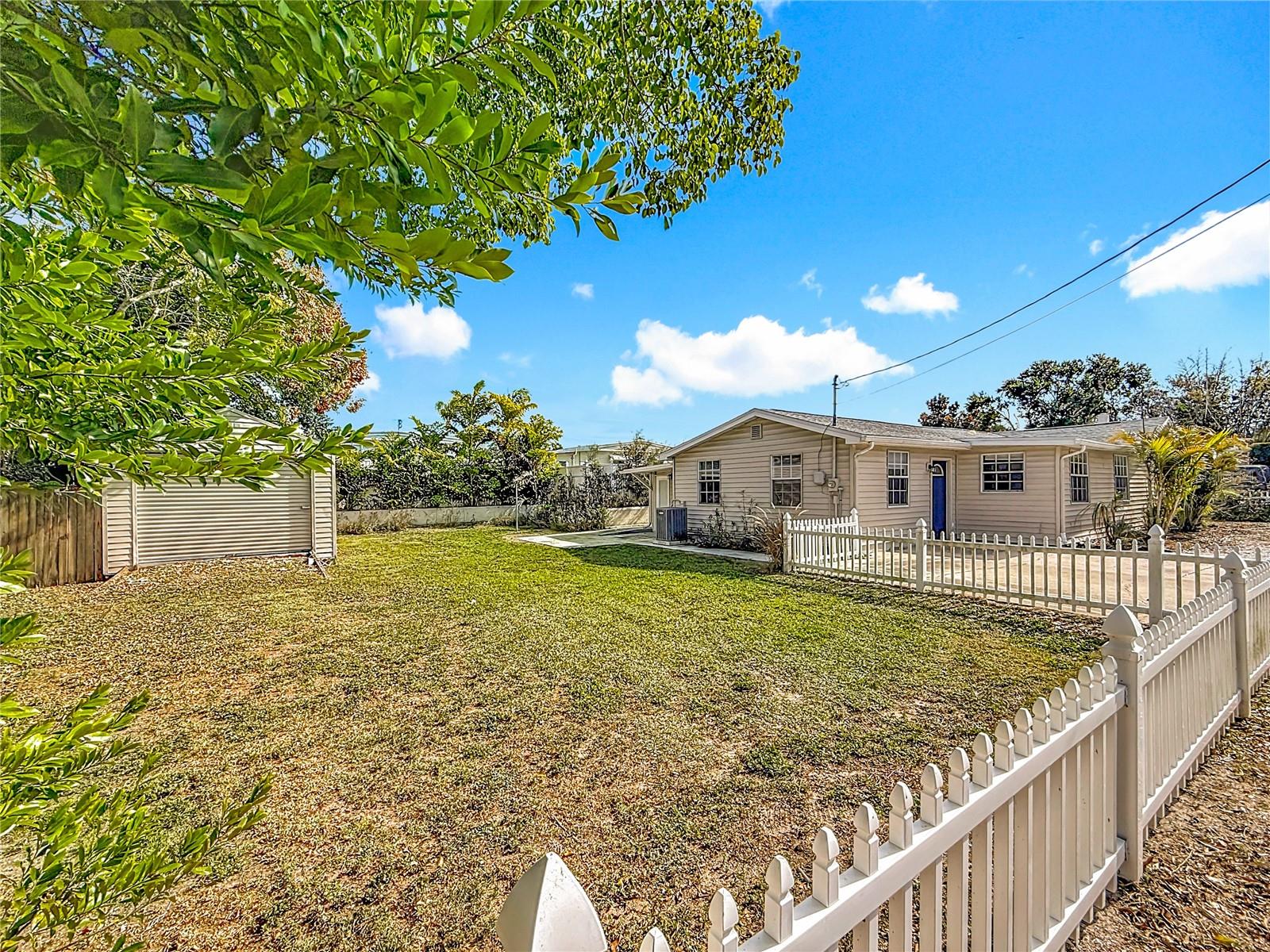 Image 8 of 76 For 1125 Michigan Drive N